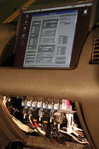 Überwachung: Electronic Control of Steering, Throttle, Shift Linear Brake Actuator E-Brake, CAN Bus Drei