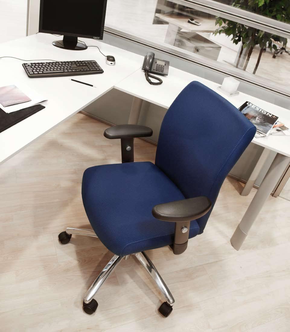 Le basi possono essere in pressofusione di alluminio lucidato o in materiale plastico. Collection of modern semi-executive and office chairs offering great ergonometric comfort.