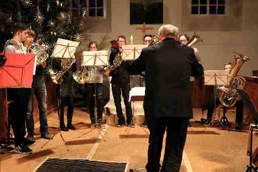 Kirchenmusiker Christoph Förste aus Glindow (Potsdam) spielte Variationen zu Morgen kommt der Weihnachtsmann