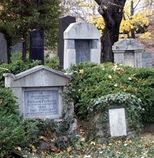 Kultur von ihrer stillsten Seite. 13 vorgenommen, ehe die Stadtgemeinde Mödling diesen Friedhofsteil erwarb. Es folgte eine vollständige Renovierung, wobei auch die Grabkreuze neu beschriftet wurden.