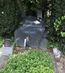 24 III EHRENGRÄBER AM Mödlinger friedhof Ferdinand Kürnberger starb am 14. Oktober 1879 bei einem Besuch in München.