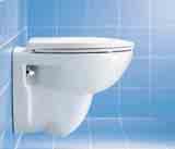 Alle Duravit-WCs sind mit einem glasierten und somit pflegeleichten Spülrand ausgestattet, der das Ansetzen von Schmutz und Rückständen verhindert und eine optimale Wasserführung auf der gesamten