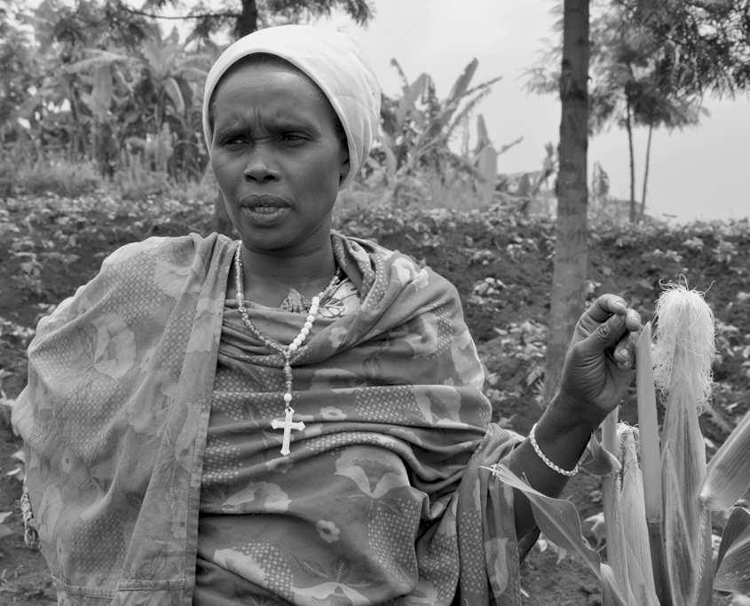 Thema Bericht aus Burundi Wir hatten Bürgerkrieg und politische Instabilität. Ehemals grüne Wälder wurden gerodet und die ohnrhin kleinen Felder der Bauern wurden immer kleiner.