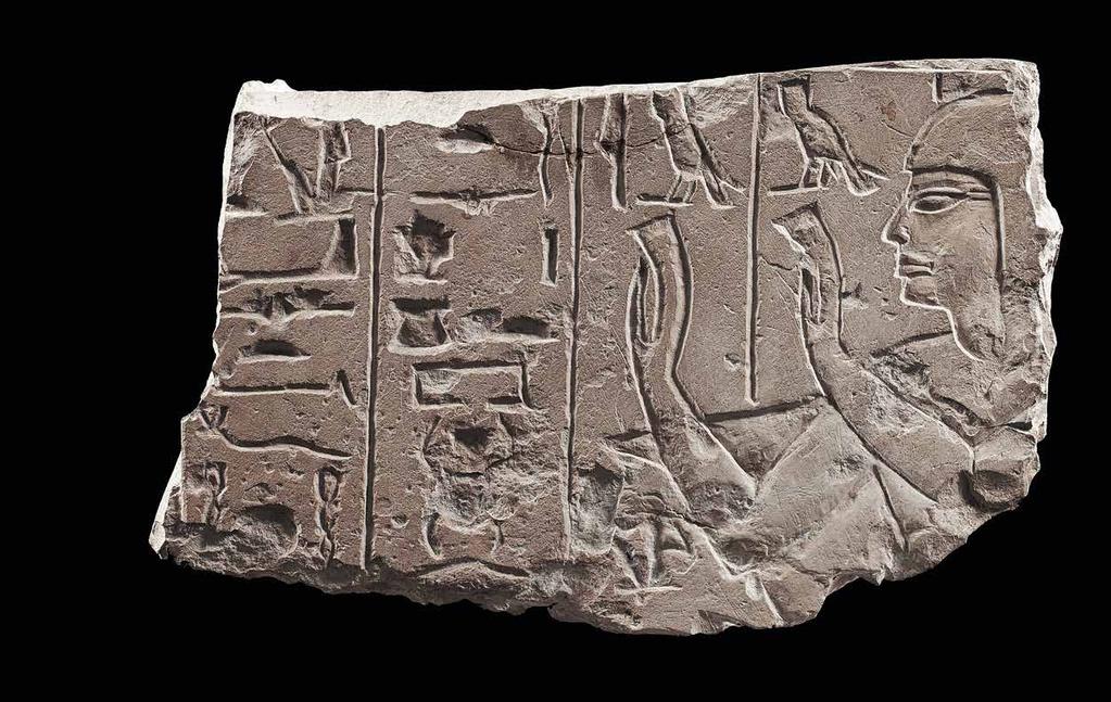 14 Relieffragment, Darstellung einer Person mit erhobenen Händen Kalkstein mit eingravierter Inschrift Ägypten Neues Reich, XIX./XX. Dynastie, 1290-1070 v. Chr.
