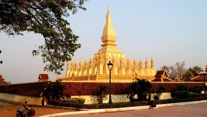 Reiseprogramm 1. Tag Vientiane Individuelle Anreise nach Vientiane. Gerne erstellen wir Ihnen auf Anfrage ein passendes Flugangebot! Nach Ankunft erfolgt der Transfer zu Ihrem Hotel.