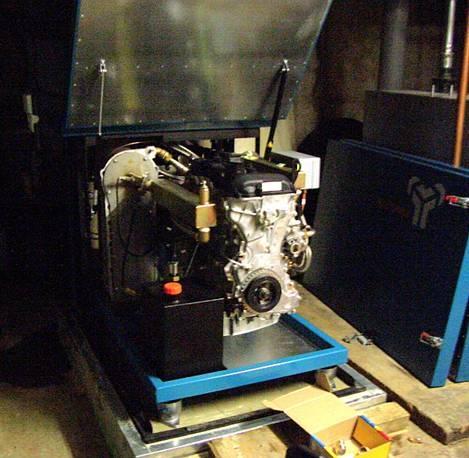 Technik 4-Zylinder-Otto-Motor (Ford Gas-Industrie-Motor) Gas-Brennwert-Technik Verbrennungsmotor treibt einen Generator an, der die mechanische Energie in Strom umwandelt.