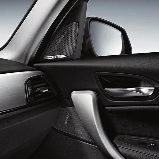Die Lautstärke kann über das BMW Radio und das Multifunktionslenkrad geregelt werden. Im Design perfekt auf das Interieur Ihres BMW abgestimmt.