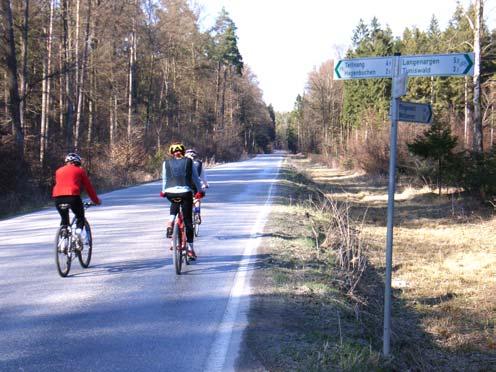 5. Tettnanger Wald: Montfortachse Nord (K7779) 2004 forderte der ADFC die Sperrung der nördlichen Montfortachse für den Kfz-Verkehr von der B31 bis nach Hagenbuchen.