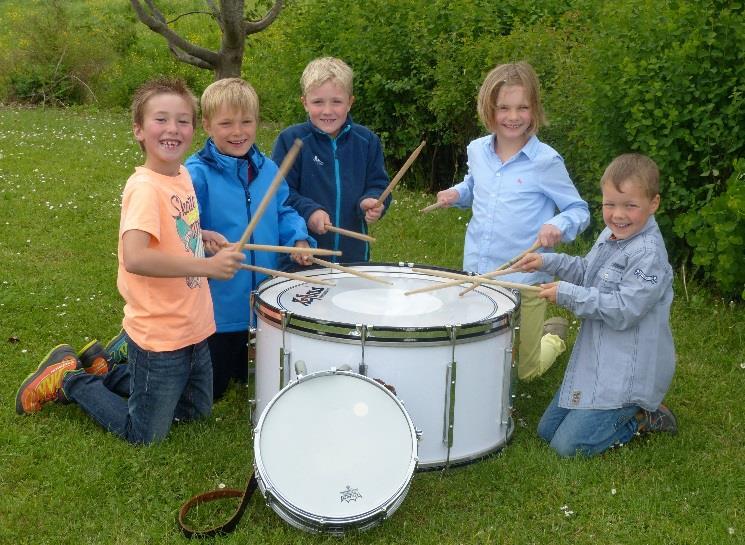 In der Trommelbande werden den Kindern durch spielerische Elemente Motorik und Rhythmus näher gebracht.