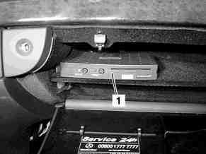 AZ54.61-P-0001-03T Steuergerät Elektronisches Fahrtenbuch Einbauort im Handschuhkasten nachträglich einbauen 1 Steuergerät Elektronisches Fahrtenbuch (1) in das linke