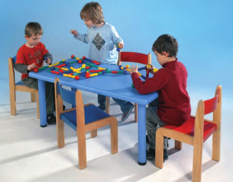 Stapelbar 78,- f 92,82 h Farbcode für TOM und die Tische: RO Rot BL Blau GE Gelb GR Grün Rechteckiger Kunststofftisch Die Platte dieses Tisches misst 120 x 60 cm, lieferbar ist er in 3