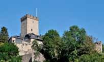 verpasste, den sie wohl nie mehr loswerden wird: Grüne Hölle. Kerpen... Mit der Turmwächterin durch den Ort Die mittelalterliche Burg thront mächtig über dem historischen Ortskern von Kerpen.
