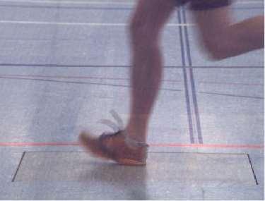 4 Bodenreaktionskräfte Wie sich gezeigt hat, ist der Fußaufsatz ein zentrales Unterscheidungsmerkmal zwischen dem Laufen mit Schuhen und dem Barfußlaufen.