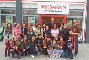 ROSSMANN gehört laut Schülerbarometer 2016 zu den 100 beliebtesten Ausbildungsunternehmen in Deutschland und belegt laut Focus Business 2017 im Branchenranking Einzelhandel Platz 5 der beliebtesten