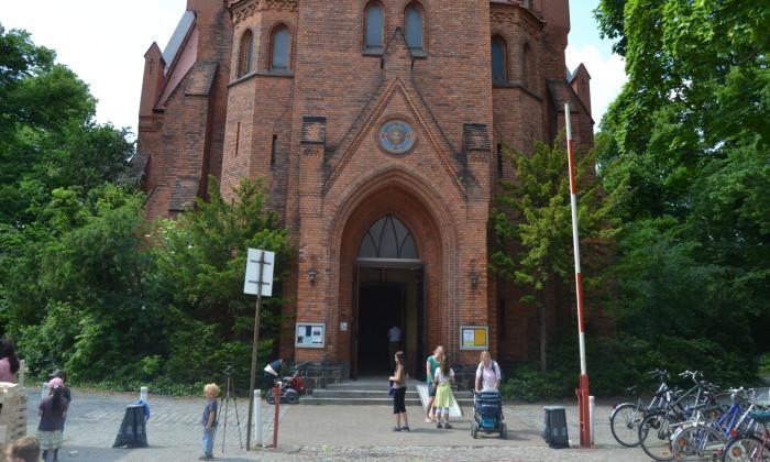 Tag der Gemeinschaft am 19. Juni ab 10.00 Uhr in der Matthäuskirche in Berlin-Steglitz Hier trifft sich die GWBB-Familie aus Berlin und Brandenburg mit Jung und Alt.