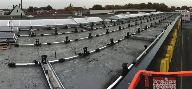 Für die Befestigung der Solarmodule wurde eine Konstruktion ohne Dachdurchdringung des niederländischen Herstellers Esdec, Typ