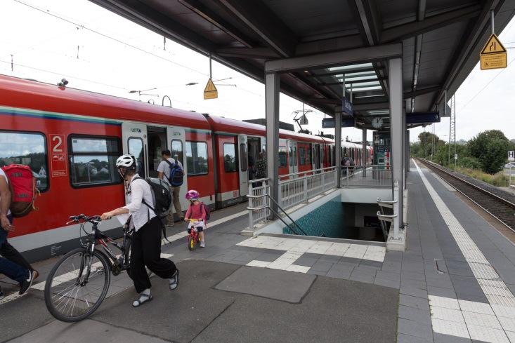 profitieren davon Mobilitätsgerechte Anpassung der Stationen 1. Baustufe: Bad Vilbel, Bad Vilbel Süd, Frankfurt- Berkersheim, Frankfurter Berg, Eschersheim 2.