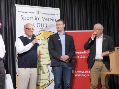 Herausragend beim Ehrungsteil war die Ehrung von Karl-Heinz Bartelt von der SG Sonnenhof Großaspach, der bereits zum 61. Mal das Deutsche Sportabzeichen erworben hat.