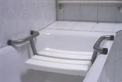 Wandplatten Belastbar bis 250 kg (Rollstuhlausführung) Typ 3 538602 Typ 3 538314 446,90 Einhängesitz für die Badewanne ohne Rückenlehne