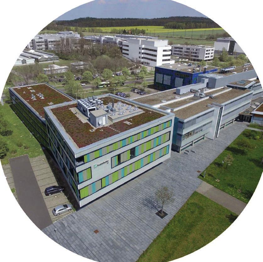ANGEWANDTE POLYMERFORSCHUNG NACH MAß Das Fraunhofer IAP in Potsdam-Golm bietet ein breites Spektrum an Forschungs leistungen r um das Thema Polymere.