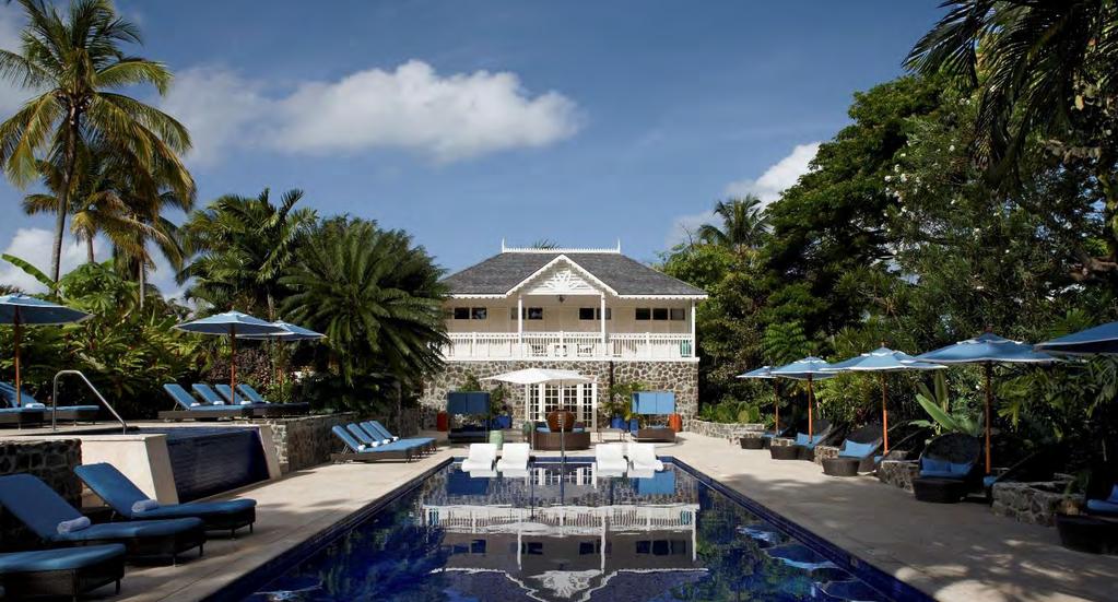 Das Resort bietet eine offene tropische Bauweise mit geschmackvoller Empfangshalle.