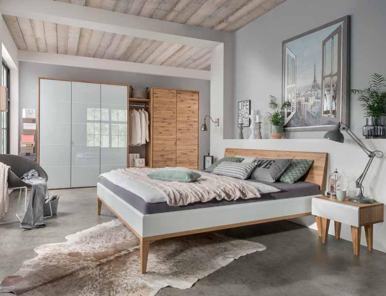 BETTRAHMENSYSTEM 1400 Massivholzmöbel Universalleuchte für jedes Bett geeignet
