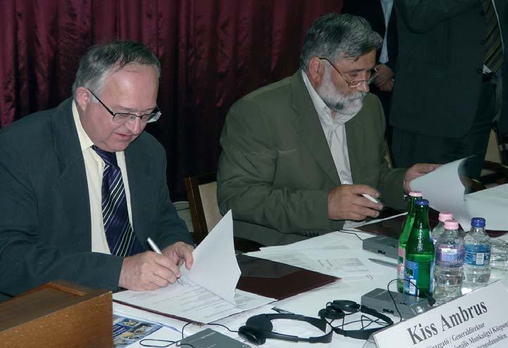 Ambrus Kiss und Betriebsleiter János Gyebrovszki eine Vereinbarung
