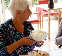 Auf Anregung von Corinna Schiefer wurde im Frühling 2014 zum ersten Rentnertreffen im Michael-Hörauf-Stift eingeladen. 15 Rentnerinnen nahmen die Einladung wahr.