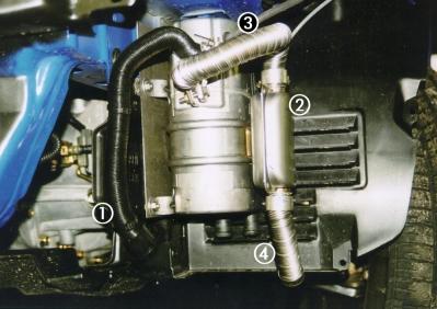 Verbrennungsluftführung und Abgasführung (siehe Bild 7 und 8) Verbrennungsluftschlauch an der HYDRONIC mit einer Schlauchschelle befestigen und - wie im Bild gezeigt - im Radlauf verlegen.