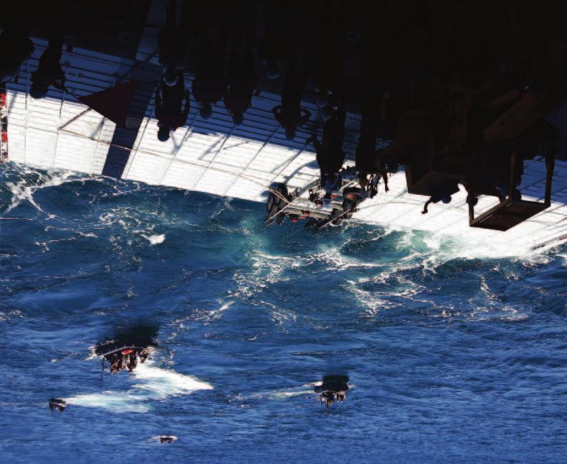 SMA Boomeranger wird durch die Heckklappe der USS Pearl Harbor aufgenommen Premiere bei RIMPAC Dieser dargestellte Minentauchereinsatz ist nur ein kleiner Ausschnitt aus dem Großmanöver Rim of the
