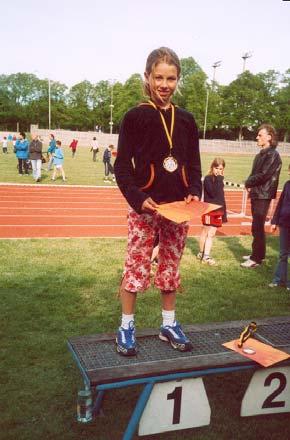 Fortsetzung SC BAIERBRUNN LEICHTATHLETIK IM JAHR 2004 Seite 2 Schon kurz darauf, am 25. April 2004 nahmen gleich 20 Buben und Mädchen zur Saisoneröffnung beim Aschheimer Sprinter-Tag teil.