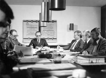Historische Rahmenbedingungen Kuratoriumssitzung RUB - IGM im Jahr 1979 Hinwendung der Wissenschaft zu Problemen, die sich aus den Lebensverhältnissen der abhängig Beschäftigten sowie deren