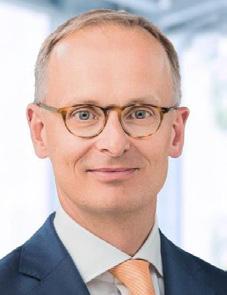 Er war Vorstand der Deutschen Bank 24 in Polen und zuletzt Chief Client Officer sowie Chief Transformation Officer der Deutsche Bank PGK AG.