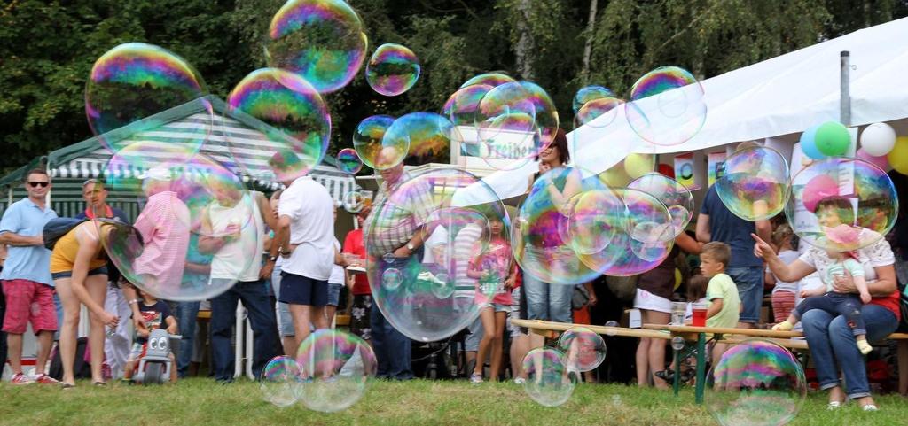 7 Löschteich-Duelle und Riesenseifenblasen Ein gelungenes Kinder- und Sommerfest feierten die Klingaer und ihre Gäste zwischen Fischerstechen und Riesenseifenblasen.