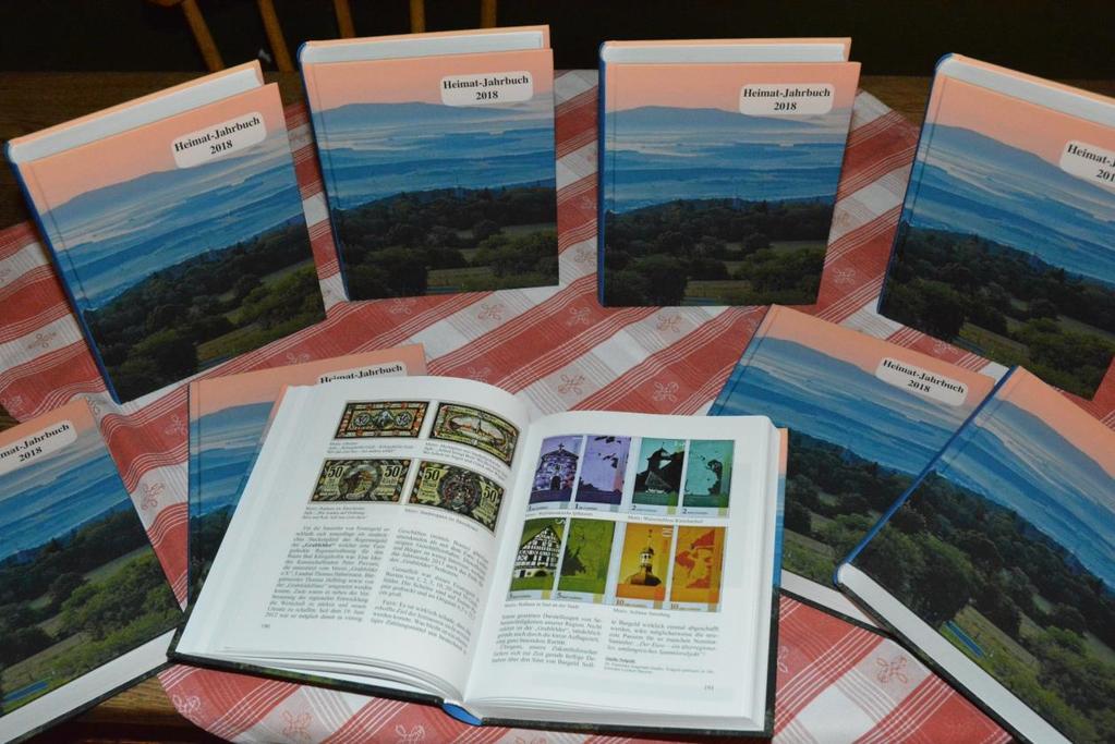 3 Umfangreicher und mit mehr Farbseiten denn je präsentiert sich das Heimatjahrbuch 2018 des Landkreises. Das Cover ziert ein fotografischer Blick über Rhön und Grabfeld von Erich Schnepf.