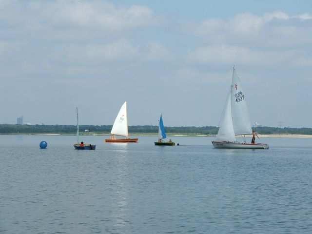 4.2. Sporttag mit und rund um Boote Der Sporttag verdeutlicht den Kindern und Jugendlichen das Wirken des Windes und des Wassers auf Boote.