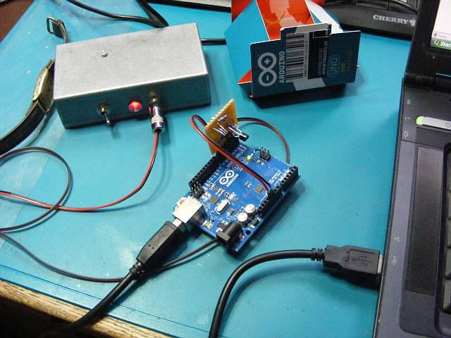 Abb. 2: Stuttgarter Geigerle PIN-Dioden Zähler mit Arduino Interface Software Die einfachste Software um das Interface für einen Geigerzähler in Betrieb zu nehmen ist das Blink-Beispiel zu der