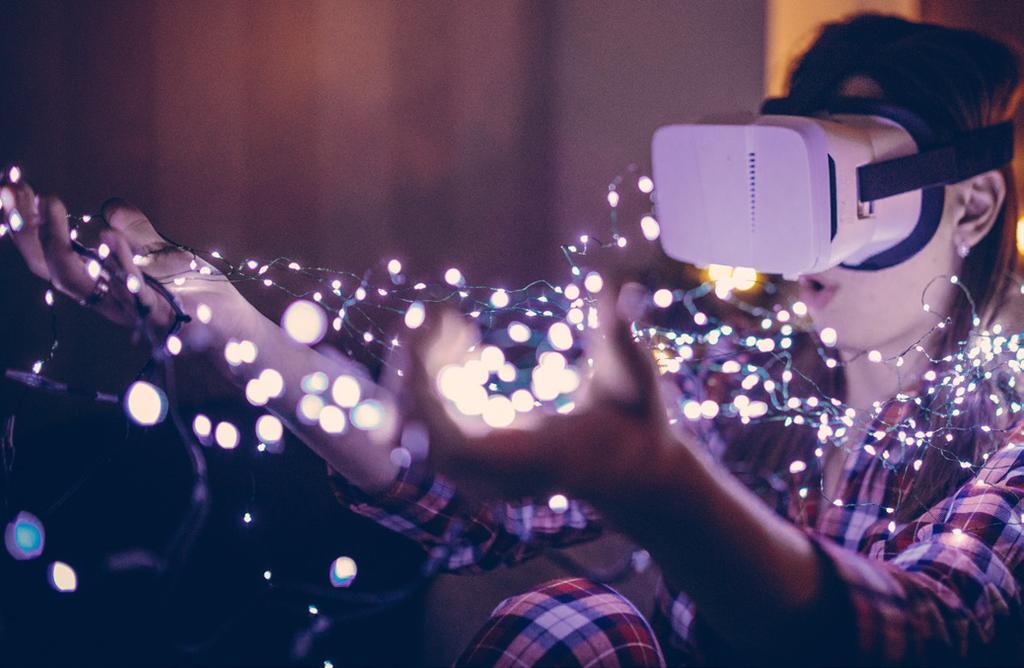 Mit Virtual Reality ins neue Jahr GERÄTEEINWEISUNG Wir erklären die Bedienung Ihres Gerätes. + + + Service zum Festpreis!