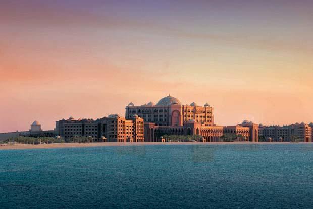 Abu Dhabi ABU DHABI Willkommen. Lassen Sie sich verzaubern von der innigen Verbindung von atemberaubenden Wüstenlandschaften und authentischer arabischer Kultur.