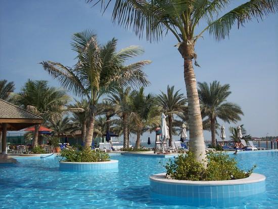 BEACH ROTANA * * * * * ABU DHABI Bester Wohnkomfort im Herzen von Abu Dhabi mit Strandlage Das Beach Rotana Resort