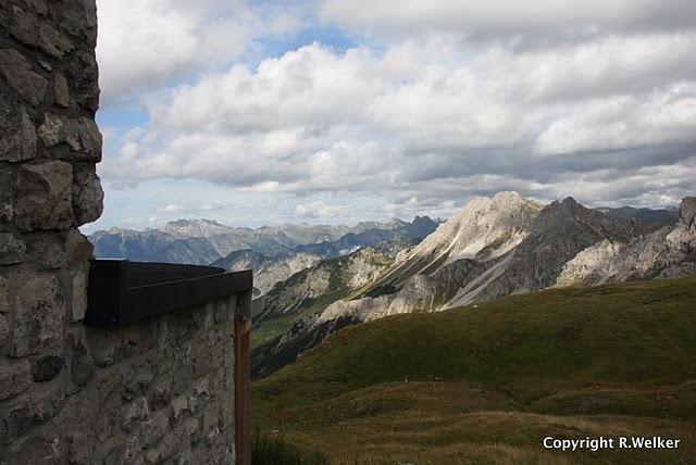 Die Fiderepasshütte (2067 m) ist eine sehr schön gelegene Alpenvereinshütte der Sektion Oberstdorf in den westlichen Allgäuer Alpen.