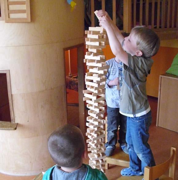 Wir haben heute einen riesenhohen Turm gebaut! In unserer Kita betreuen wir Kinder ab der 8. Lebenswoche bis zur Einschulung.