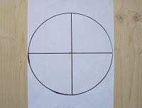 Das Kreuz im Kreis Indem wir ein Kreuz in den Kreis zeichnen, teilen wir den Kreis in vier gleich große Abschnitte oder Quadranten und bestimmen gleichzeitig seinen Mittelpunkt.