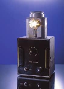Die erste Kaltlichtquelle aus dem Jahr 1960 Eine Lichtquelle, auch Lichtprojektor, LED-Lichtquelle oder Kaltlichtquelle genannt, ist ein separater Kaltlichtprojektor, der mit leistungsstarken