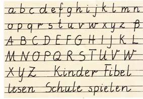 Druckschrift-Alphabet (siehe Kasten links und rechts) in Form einer Abc-Kartei an deutschen Grundschulen