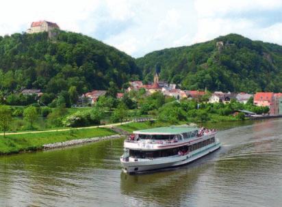 00 Uhr ab Donau durch den Donaudurchbruch nach Kloster Weltenburg und direkt zurück über Kelheim weiter nach Riedenburg. Aufenthalt in Riedenburg von 14.30 Uhr bis 16.45 Uhr.