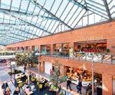 700 m² Anzahl der Shops / Fachmärkte: 70 Gesamteinzugsgebiet: 273.000 Parkplätze: 2.000 Verkaufsfläche: 30.000 m² Anzahl der Shops / Fachmärkte: 48 Gesamteinzugsgebiet: 148.900 Parkplätze: 1.