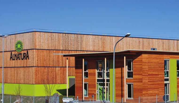 Weltweit größtes Lager aus Holz: Das Alnatura Verteilzentrum in Lorsch. weniger eine spezielle Fachrichtung der Absolventen wichtig, sondern vielmehr die Begeisterung für Bio und den Handel.