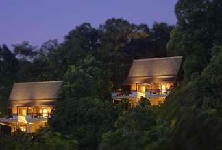 Das Resort hat eine ansprechende -traditionelle malaysische Architektur perfekt in die Natur integriert.