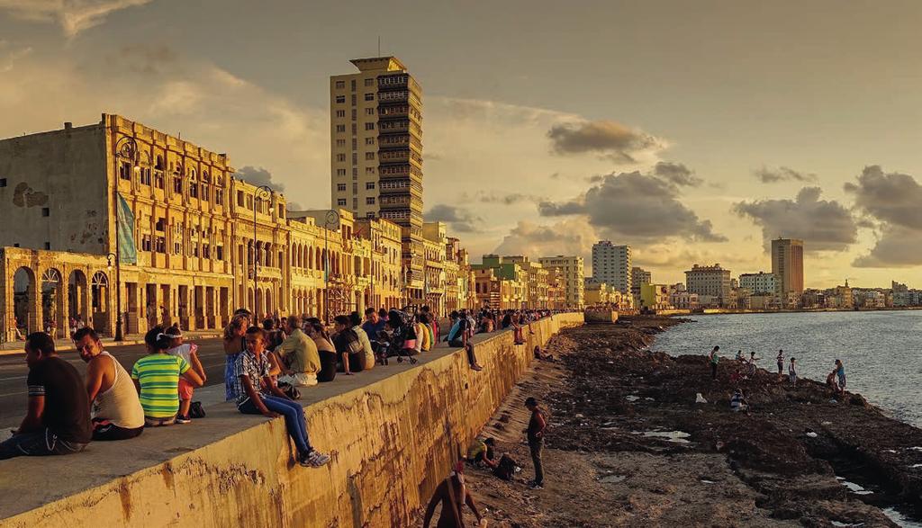 Die berühmte Uferpromenade El Malecón in Havanna.